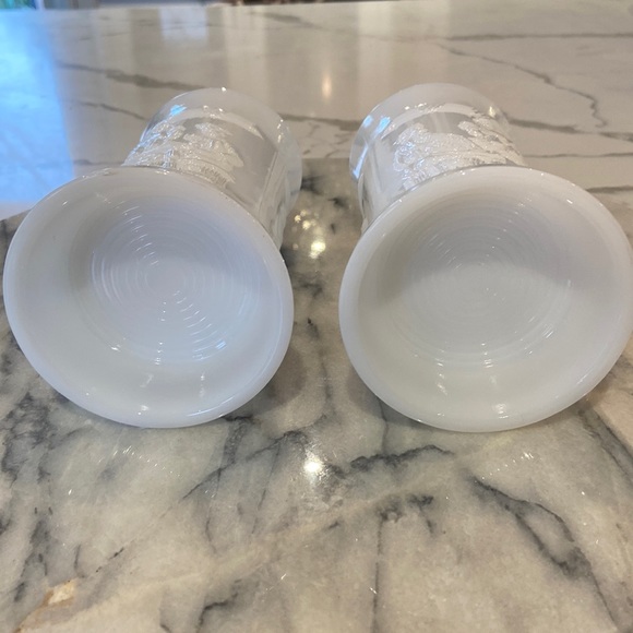 Rare Pair of Vintage Federal Milk Glass Beer Steins. - Picture 2 of 7